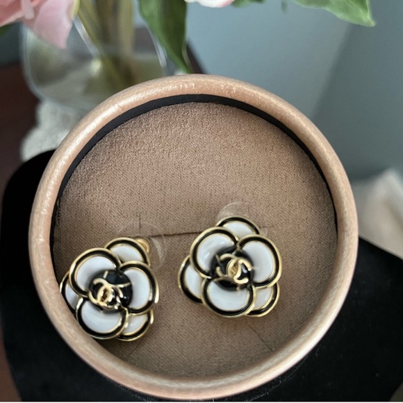 Fashion Earrings - Picture 4 of 5